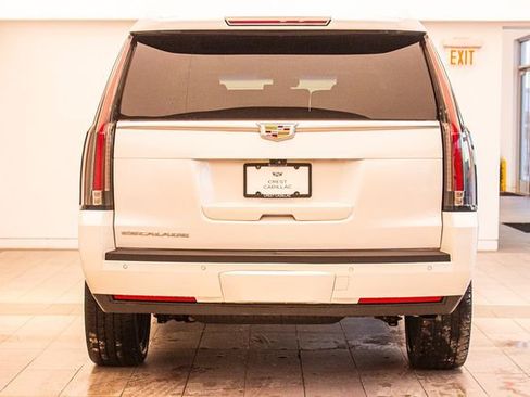 Used 2018 Cadillac Escalade Luxury image 7