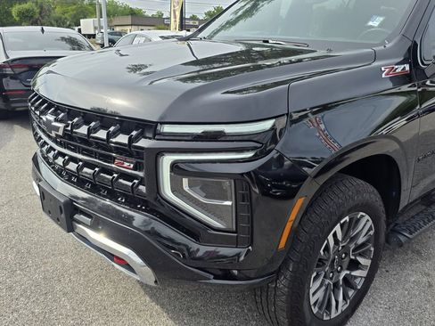 Used 2025 Chevrolet Suburban Z71 AWD/4WD image 6