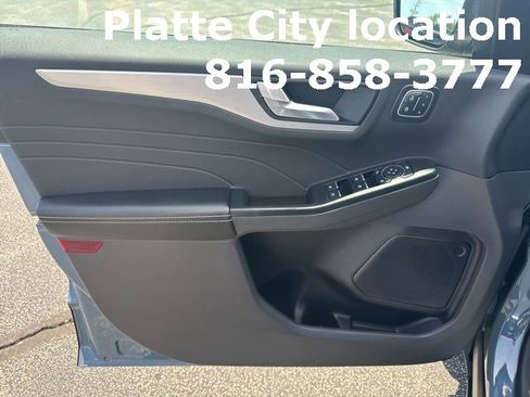 Used 2023 Ford Escape Platinum image 12