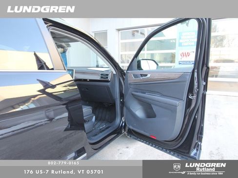 Certified 2025 Volkswagen Atlas SEL image 8