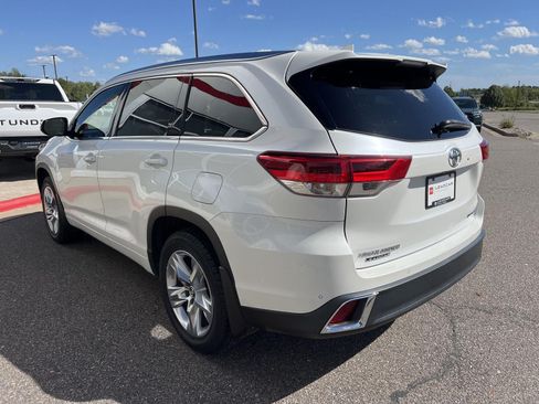Used 2017 Toyota Highlander Limited AWD/4WD image 10