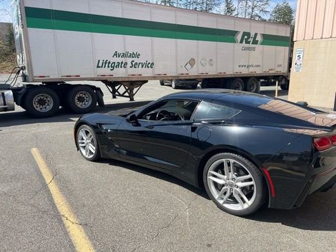 Used 2019 Chevrolet Corvette Stingray Coupe w/ 1LT image 2