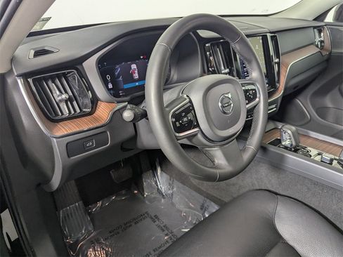 Used 2024 Volvo XC60 B5 Plus image 11