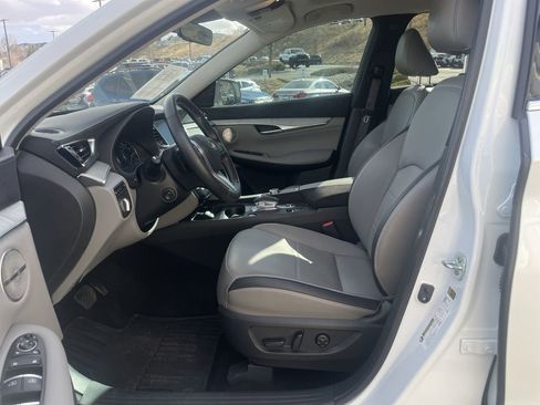 Used 2024 INFINITI QX50 Sensory image 10