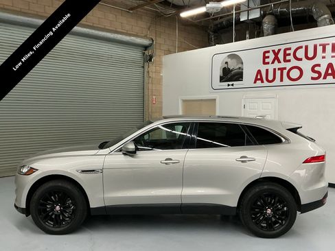 Used 2017 Jaguar F-PACE Prestige image 8