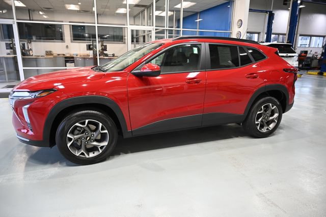 Used 2026 Chevrolet Trax LT FWD image 7