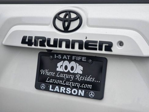 Used 2018 Toyota 4Runner TRD Off-Road Premium AWD/4WD image 31