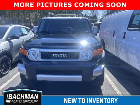 Used 2013 Toyota FJ Cruiser 4WD w/ Convenience Pkg image 3