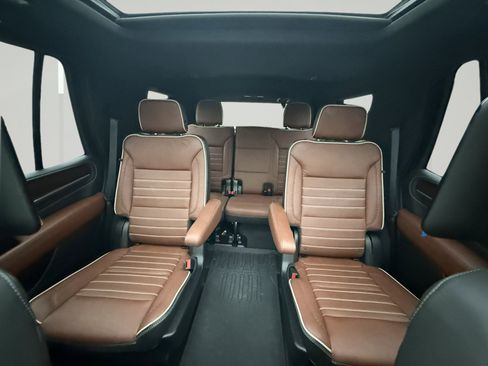 Used 2023 GMC Yukon Denali Ultimate image 9