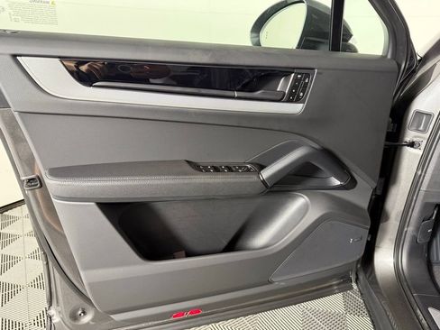 New 2025 Porsche Cayenne Coupe image 24