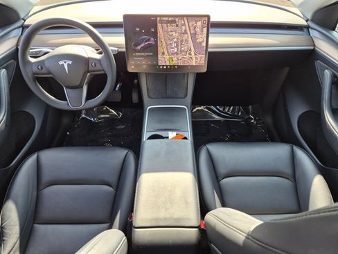 Used 2024 Tesla Model Y Long Range RWD image 19