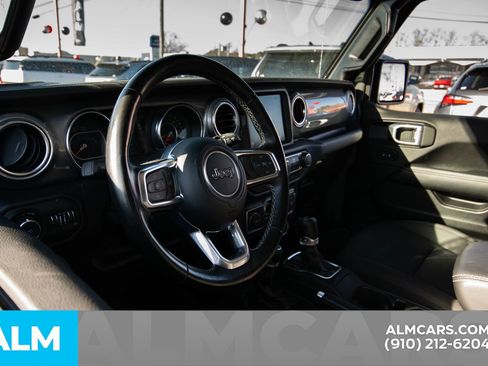 Used 2022 Jeep Wrangler Unlimited Sahara w/ Dual Top Group AWD/4WD image 15