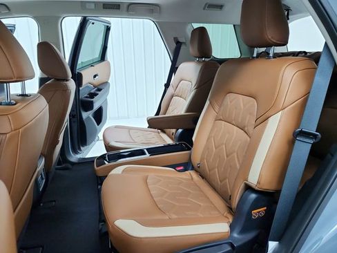 New 2026 Nissan Pathfinder Platinum image 42