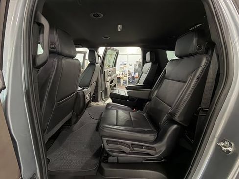 Used 2025 GMC Yukon XL Denali AWD/4WD image 12