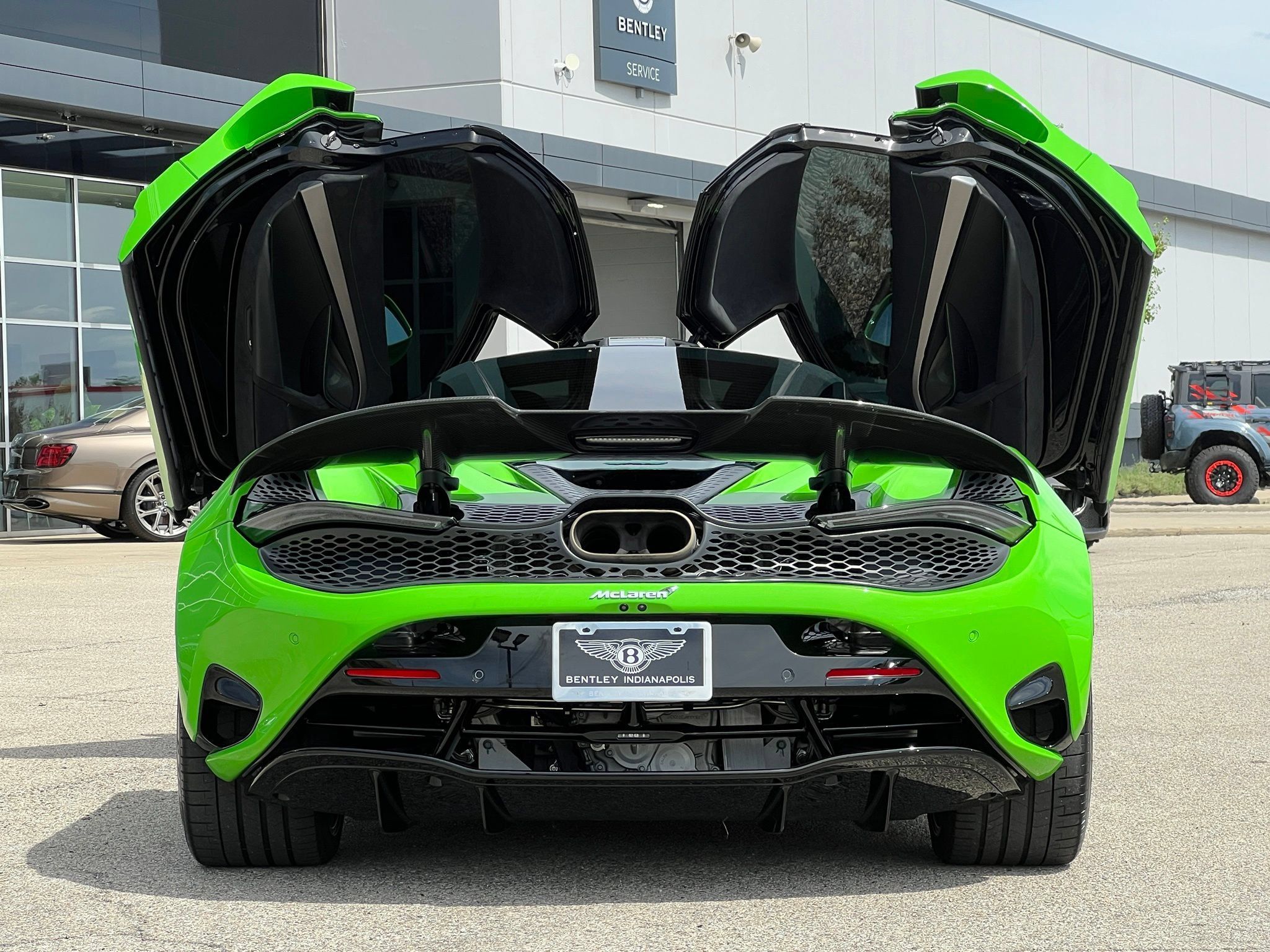 Used 2024 McLaren 750S RWD image 8