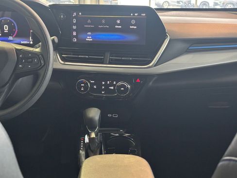 Used 2025 Chevrolet Trax LT image 18