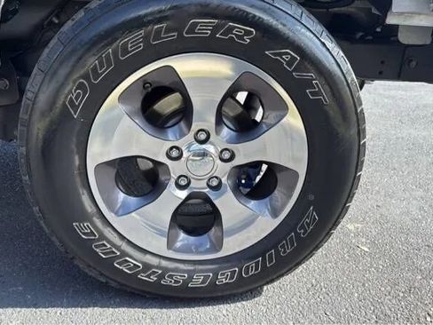 Used 2018 Jeep Wrangler Unlimited Sahara w/ Connectivity Group image 9