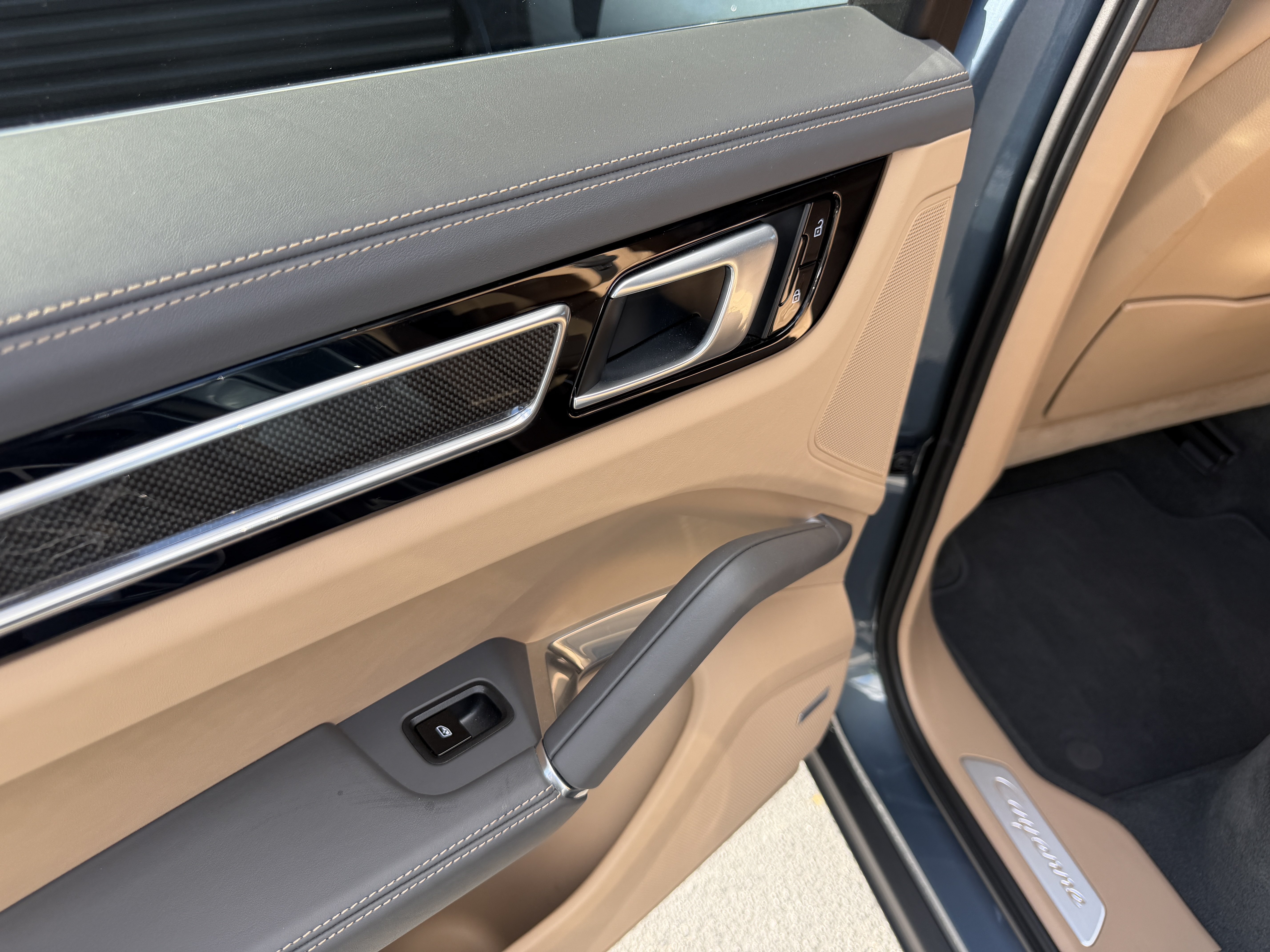 Used 2020 Porsche Cayenne Turbo AWD/4WD image 22