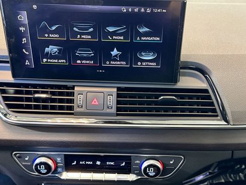 Used 2022 Audi Q5 2.0T Premium w/ Convenience Package AWD/4WD image 13