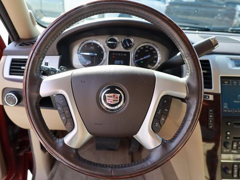 Used 2010 Cadillac Escalade Luxury image 13