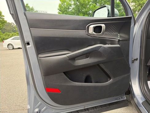 Used 2022 Kia Sorento LX FWD image 14