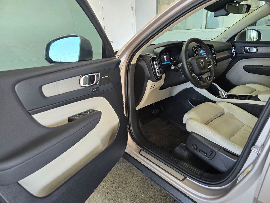 Used 2023 Volvo XC40 B5 Ultimate w/ Protection Package Premier AWD/4WD image 21