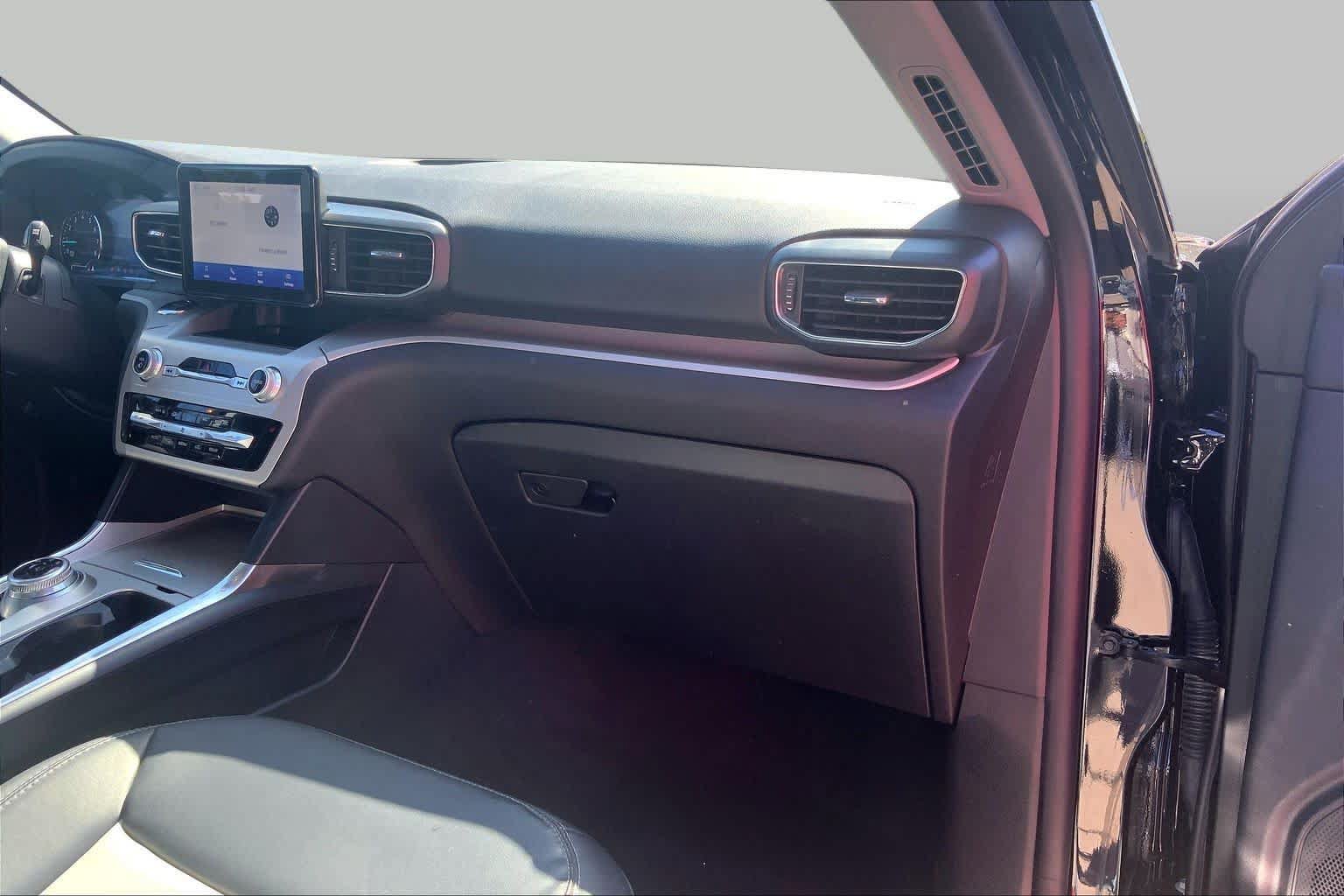 Used 2022 Ford Explorer XLT w/ Equipment Group 202A AWD/4WD image 18