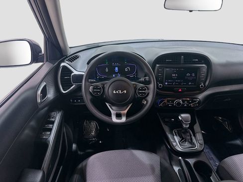 Used 2023 Kia Soul LX w/ LX Technology Package FWD image 21
