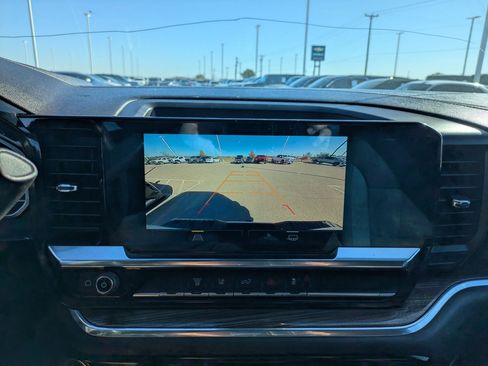 Used 2024 Chevrolet Silverado 3500 LT image 18