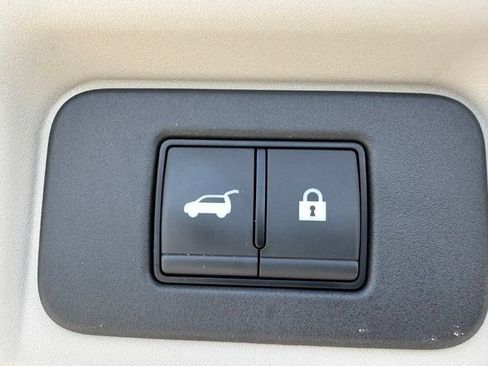 Used 2024 Nissan Ariya AWD image 9