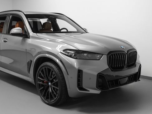 Used 2026 BMW X5 xDrive40i w/ M Sport Package AWD/4WD image 9