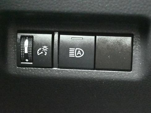 Used 2025 Toyota RAV4 XLE AWD/4WD image 30