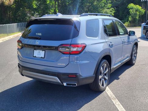 Certified 2024 Honda Pilot Touring image 2