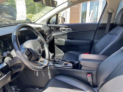 Used 2023 Kia Sportage EX AWD/4WD image 2