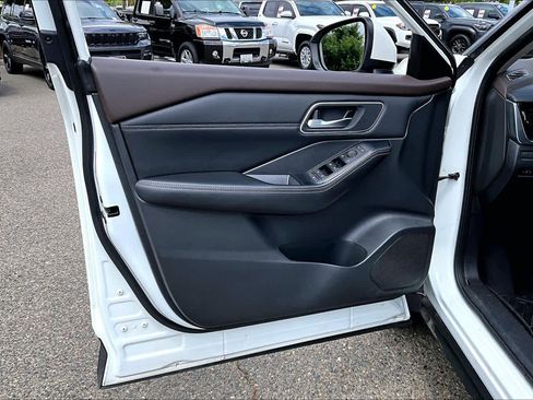 Used 2021 Nissan Rogue SV w/ Premium Package FWD image 21