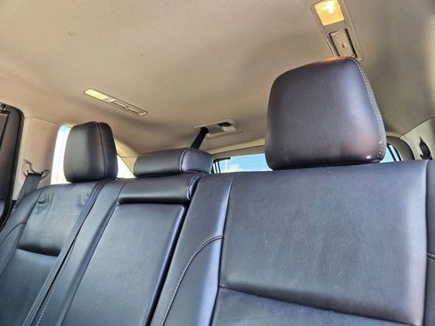 Used 2019 Toyota Highlander XLE FWD image 10