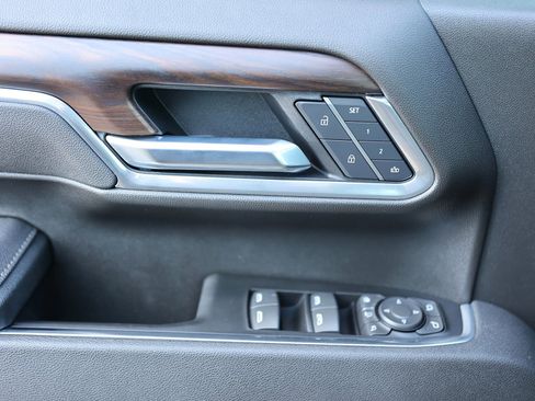 Used 2025 GMC Sierra 2500 SLT w/ SLT Premium Package image 37