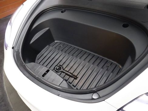 Used 2023 Tesla Model 3 Standard Range image 12