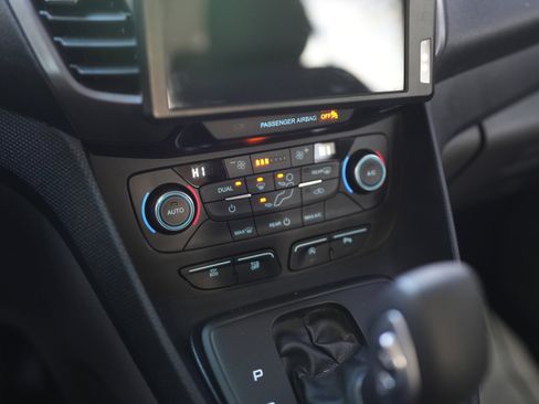 Used 2023 Ford Transit Connect XLT w/ Trailer Tow Package image 18