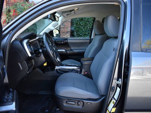 Used 2020 Toyota Tacoma SR5 image 8