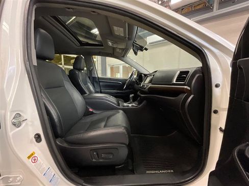 Used 2016 Toyota Highlander Limited image 29