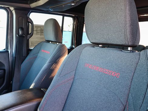 Used 2024 Jeep Wrangler Unlimited Rubicon w/ Convenience Group image 23