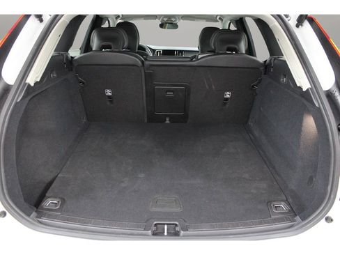 Certified 2025 Volvo XC60 B5 Core image 62