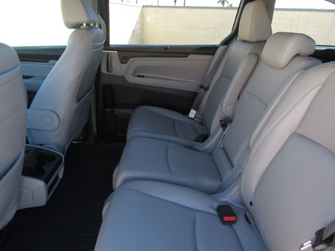 Certified 2018 Honda Odyssey EX-L image 17