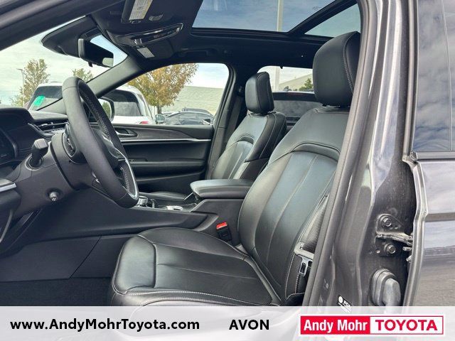 Used 2025 Jeep Grand Cherokee Limited w/ Luxury Tech Group II AWD/4WD image 9