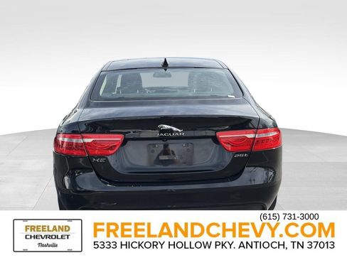 Used 2017 Jaguar XE image 4