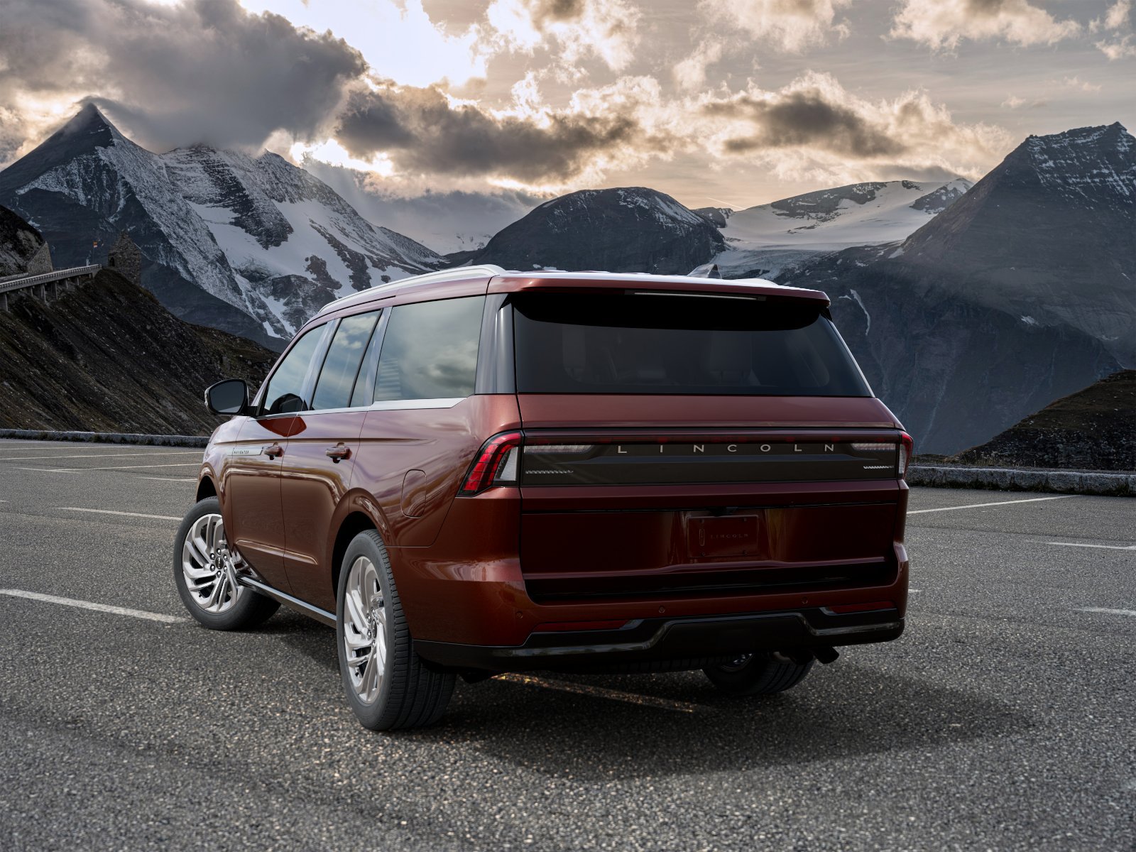 New 2027 Lincoln Navigator Reserve AWD/4WD image 3