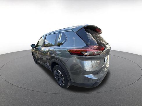 Used 2025 Nissan Rogue SV FWD image 4