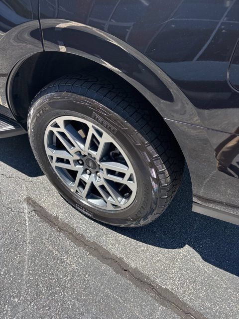 Used 2025 Ford Expedition Active AWD/4WD image 10