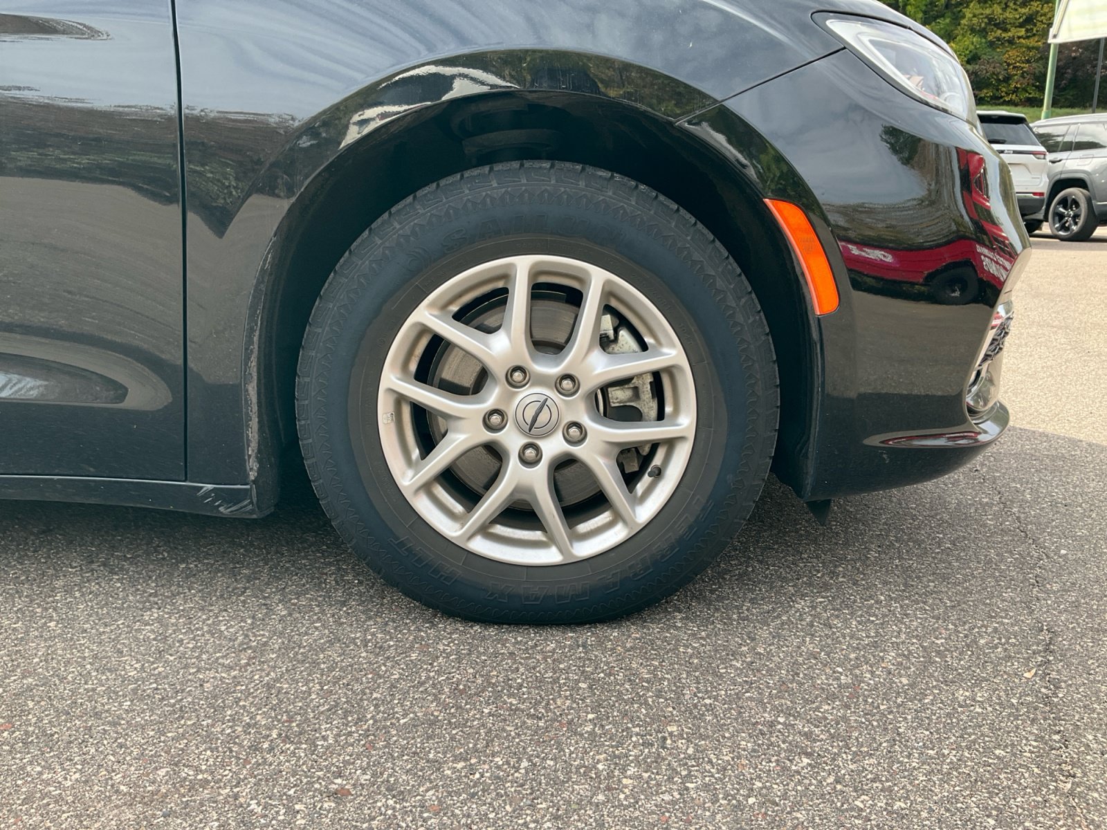 Used 2024 Chrysler Pacifica Touring-L FWD image 18